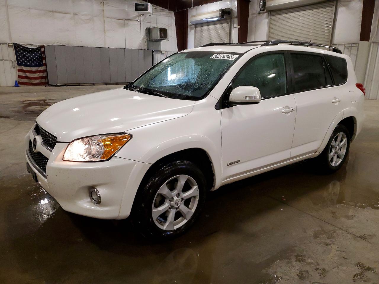 Salvage Toyota RAV4 Image