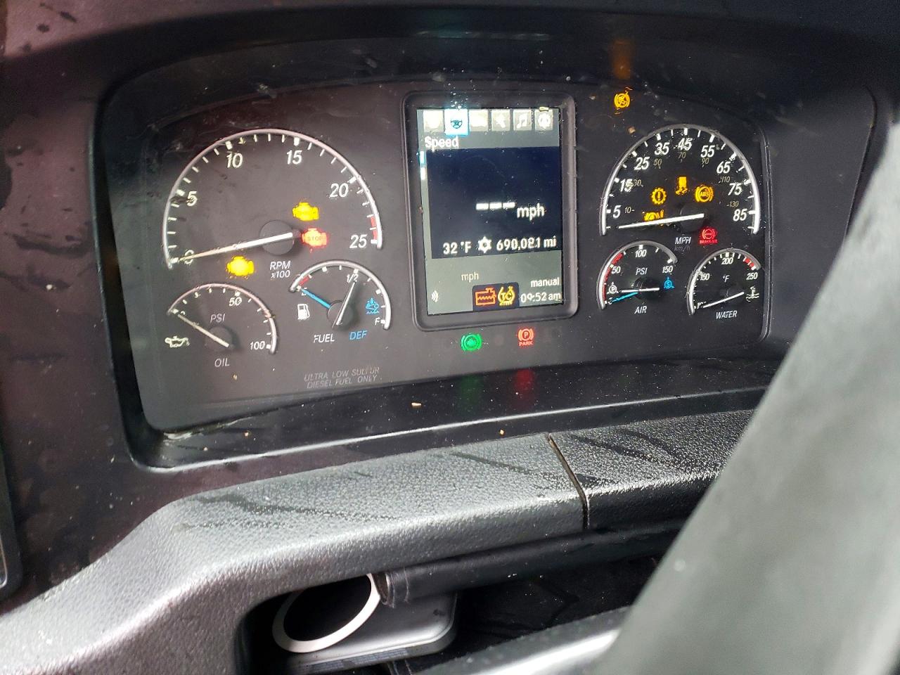 Freigliner Cascadia 126