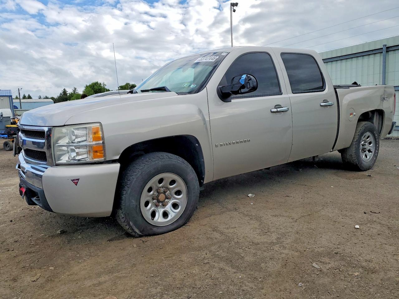 Salvage Chevrolet Silverado Image
