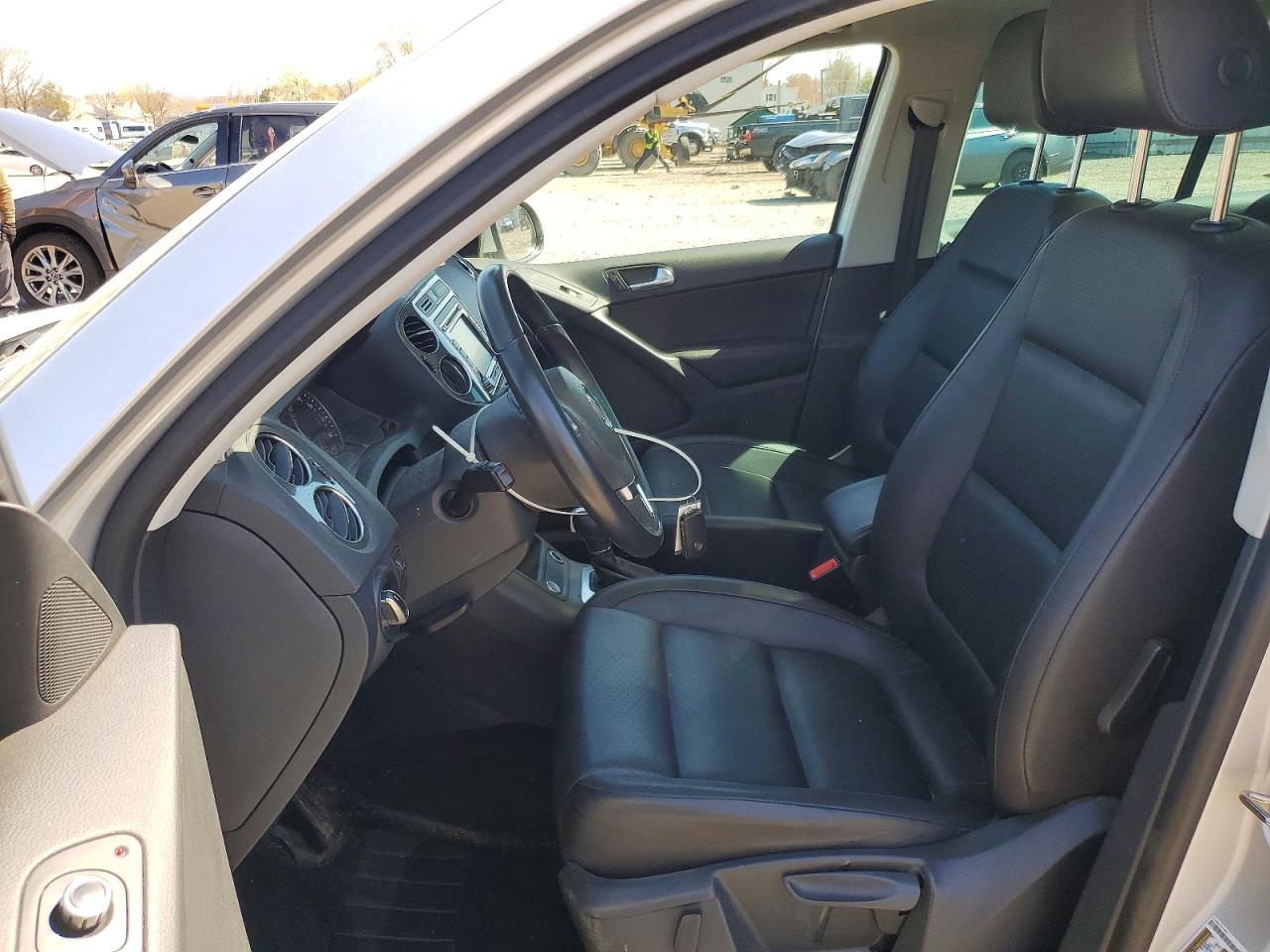 Volkswagen Tiguan S