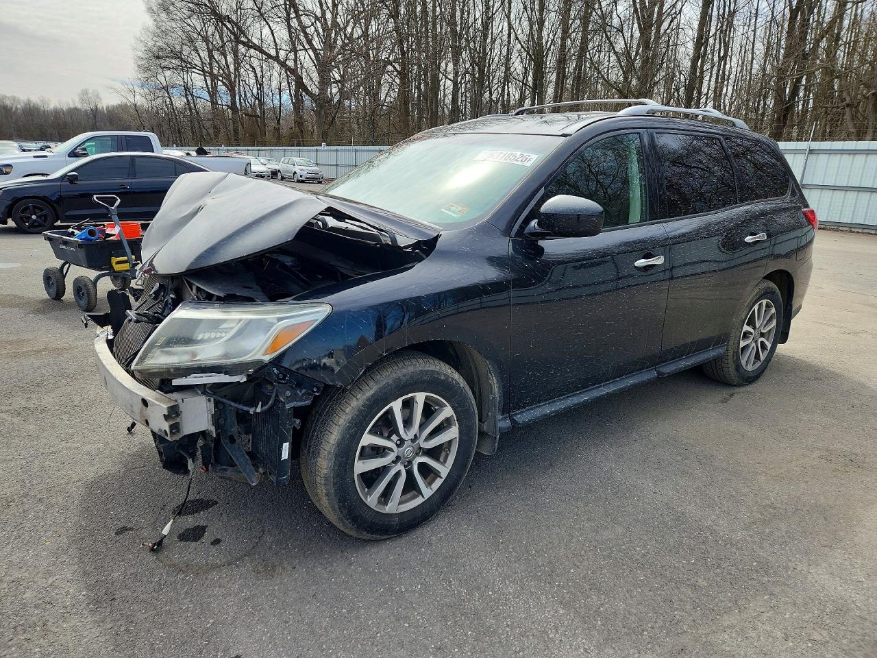 Salvage Nissan Pathfinder Image