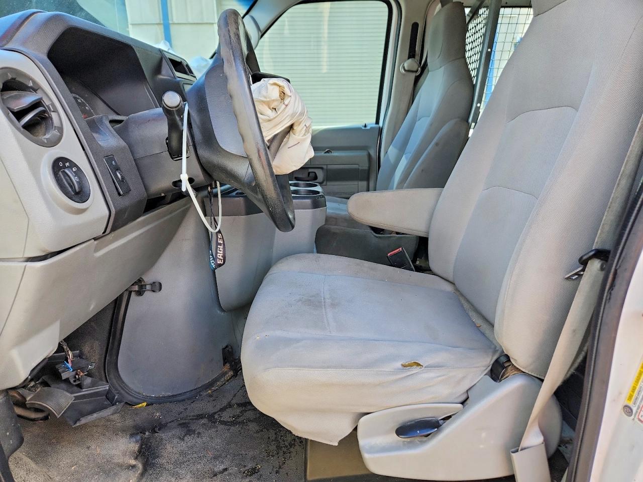 Ford Econoline E250 Van
