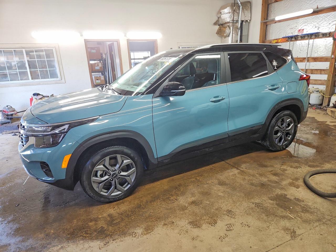 Salvage Kia Seltos Image