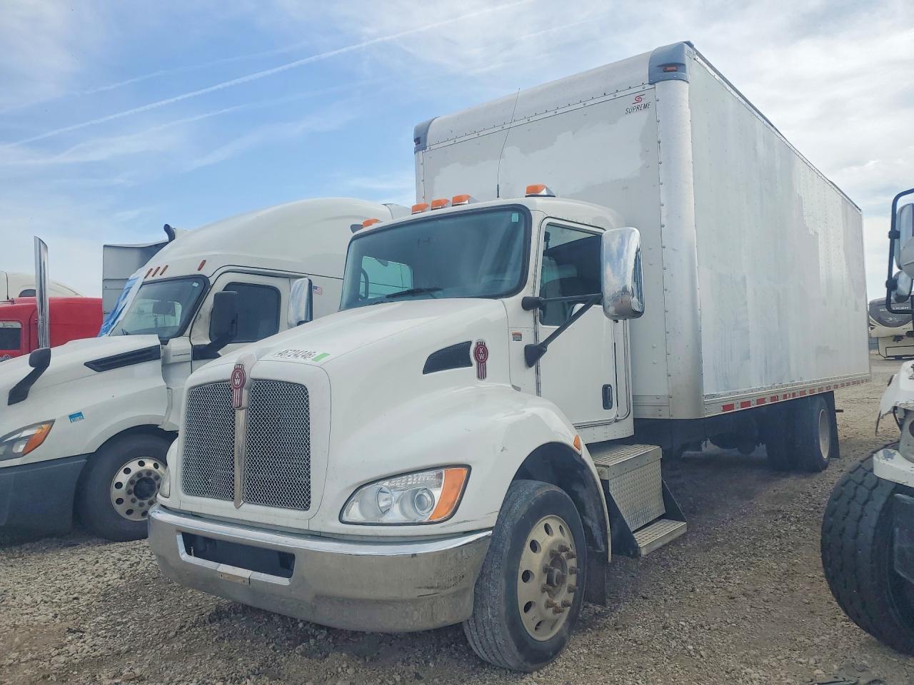 Salvage Kenworth T330 Image