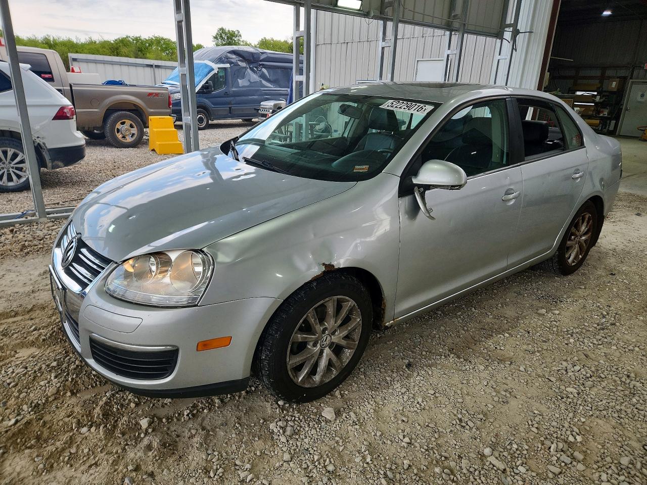 Salvage Volkswagen Jetta Image