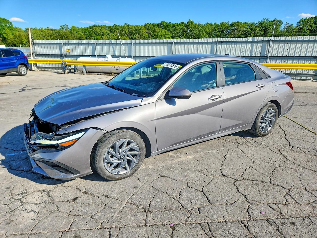 Salvage Hyundai ELANTRA Image