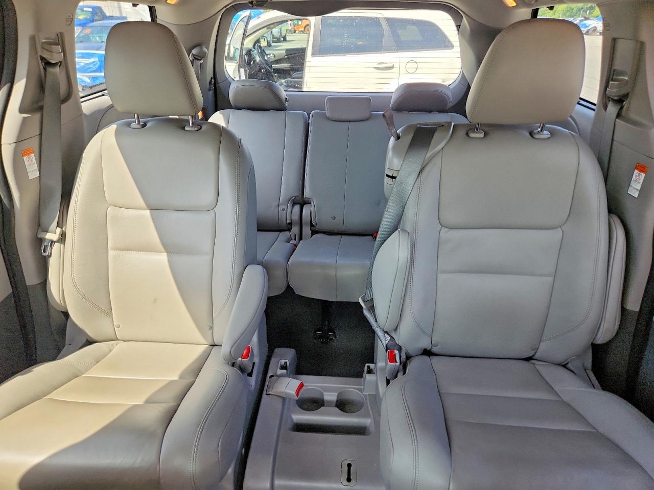 Toyota Sienna Xle 8-passenger