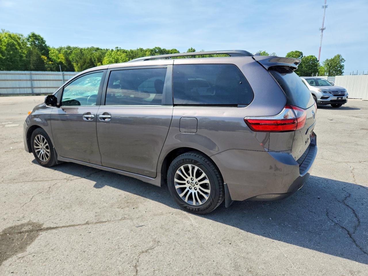 Toyota Sienna Xle 8-passenger