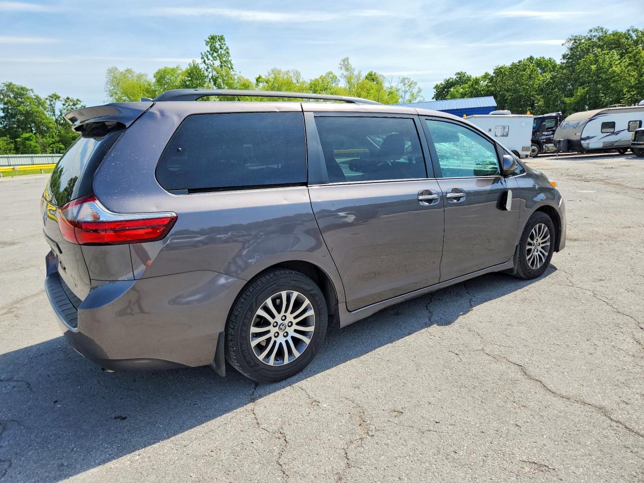 Toyota Sienna Xle 8-passenger