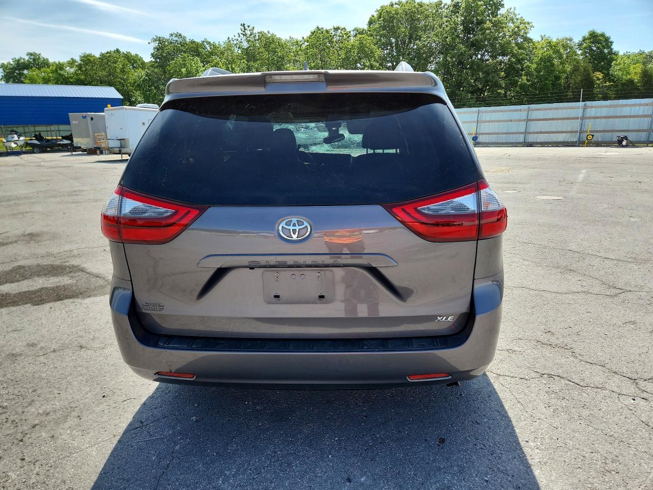 Toyota Sienna Xle 8-passenger