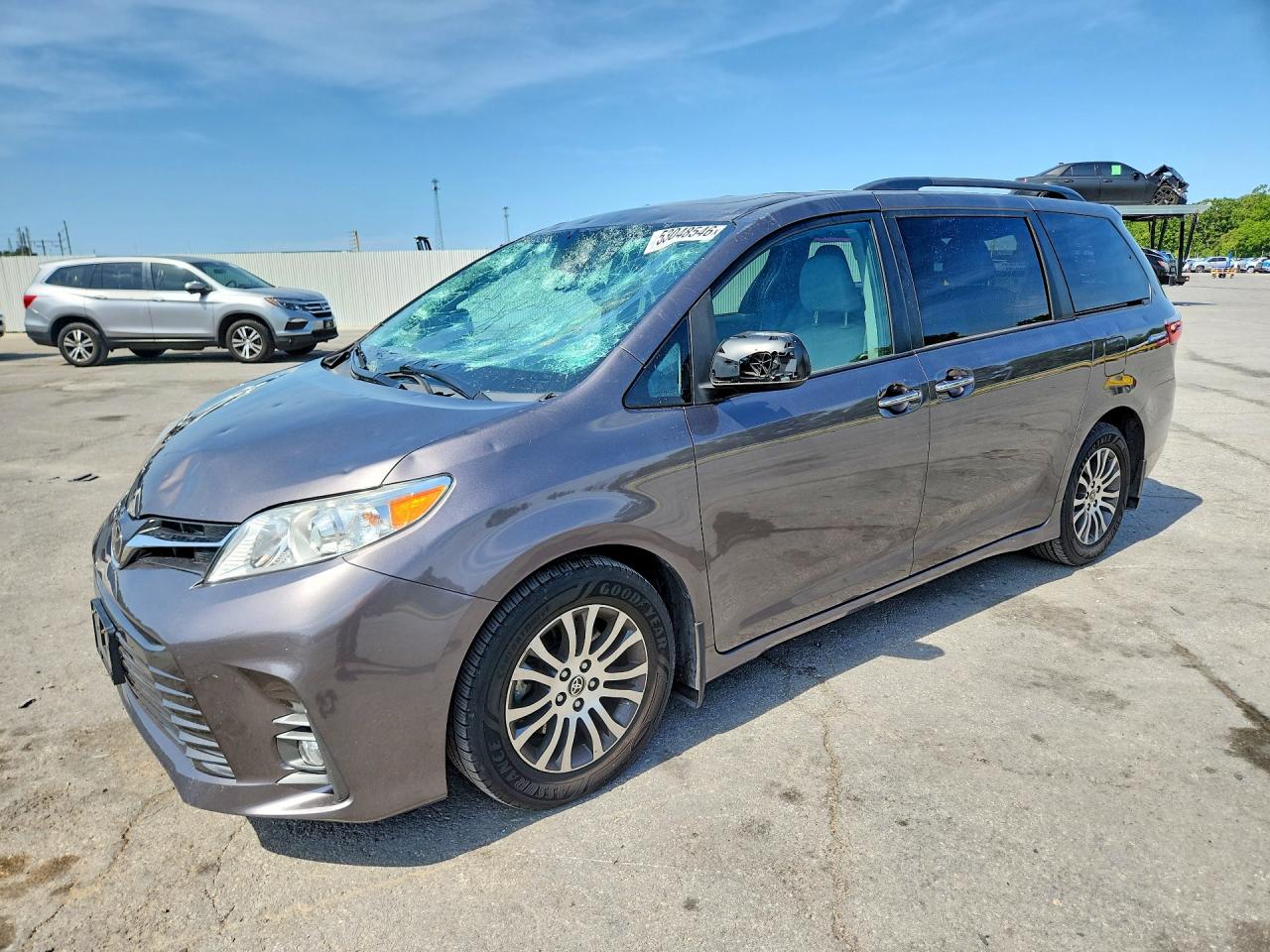 Salvage Toyota Sienna Image
