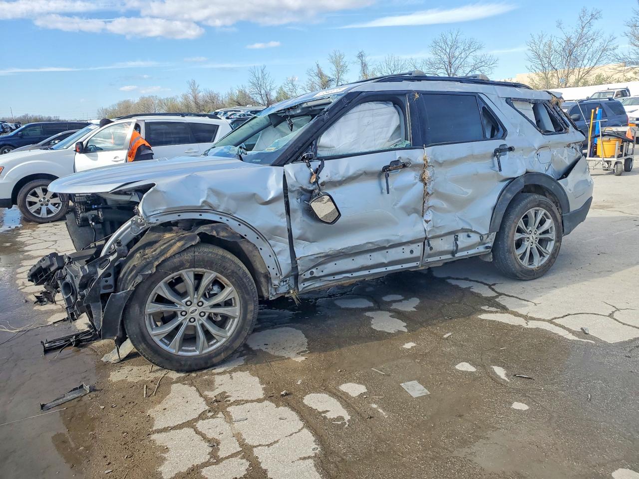 Salvage Ford Explorer Image