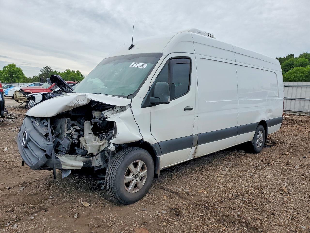 Salvage Mercedes-Benz Sprinter Image