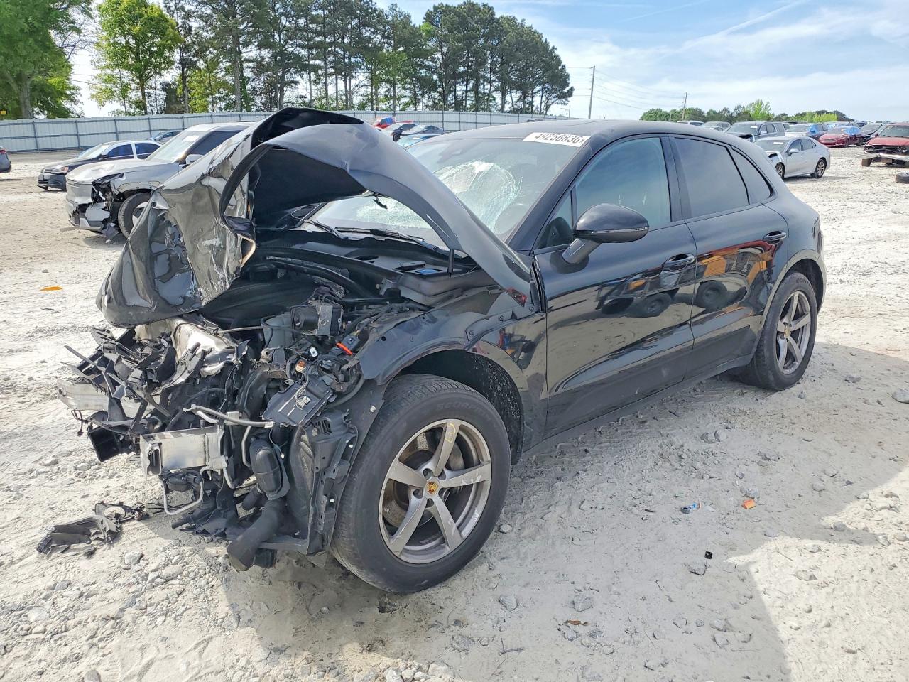 Salvage Porsche Macan Image