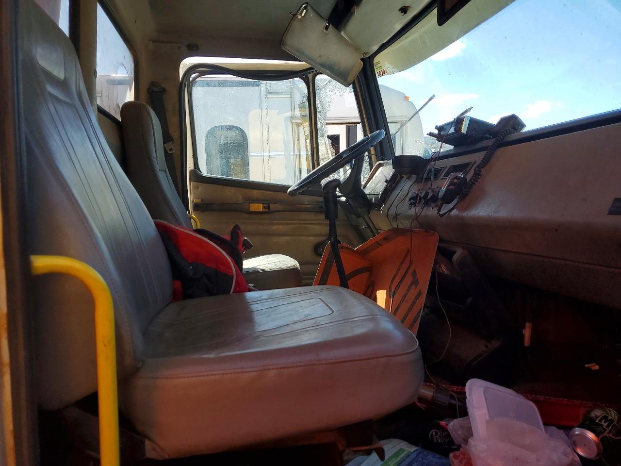 Freightliner Fl112