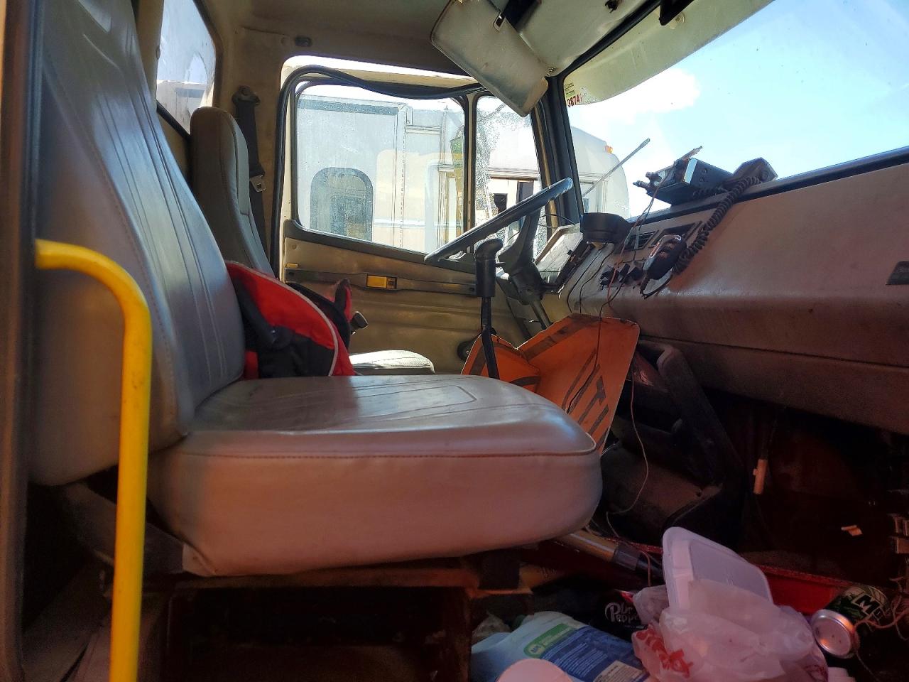 Freightliner Fl112