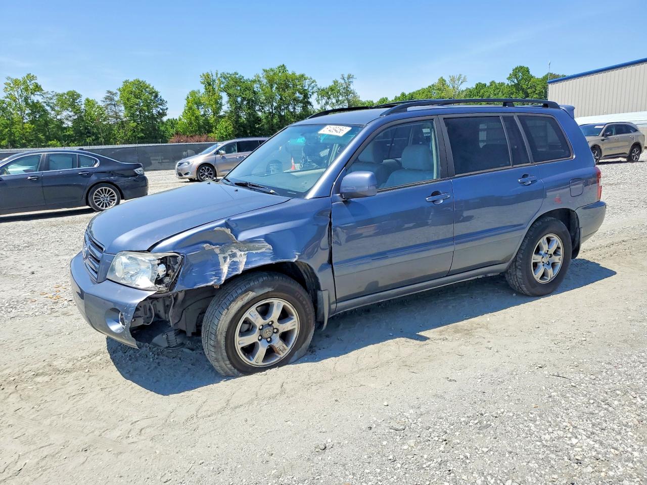 Salvage Toyota Highlander Image