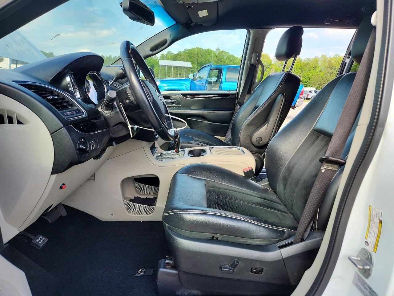 Dodge Caravan Sxt