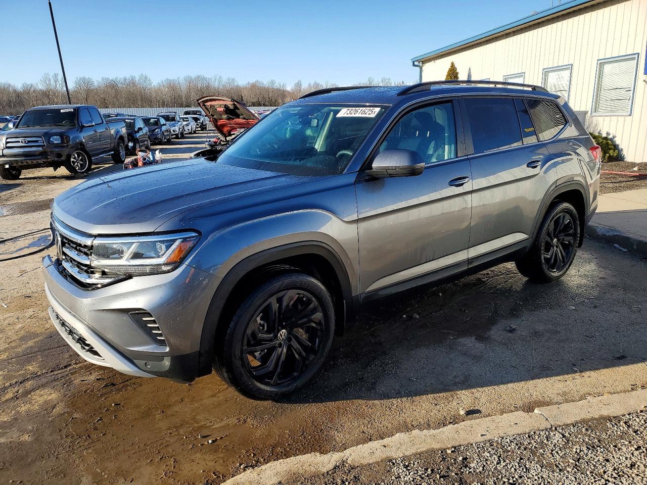 Salvage Volkswagen Atlas Image