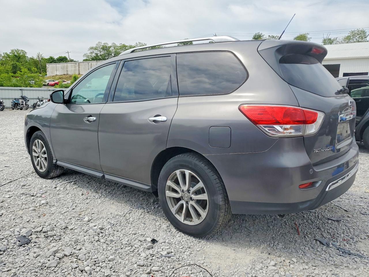 Nissan Pathfinder Sv