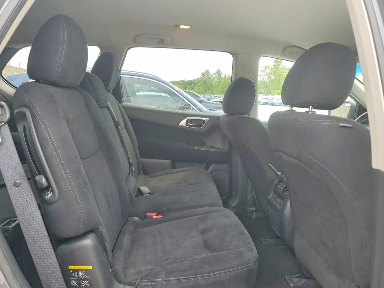 Nissan Pathfinder Sv