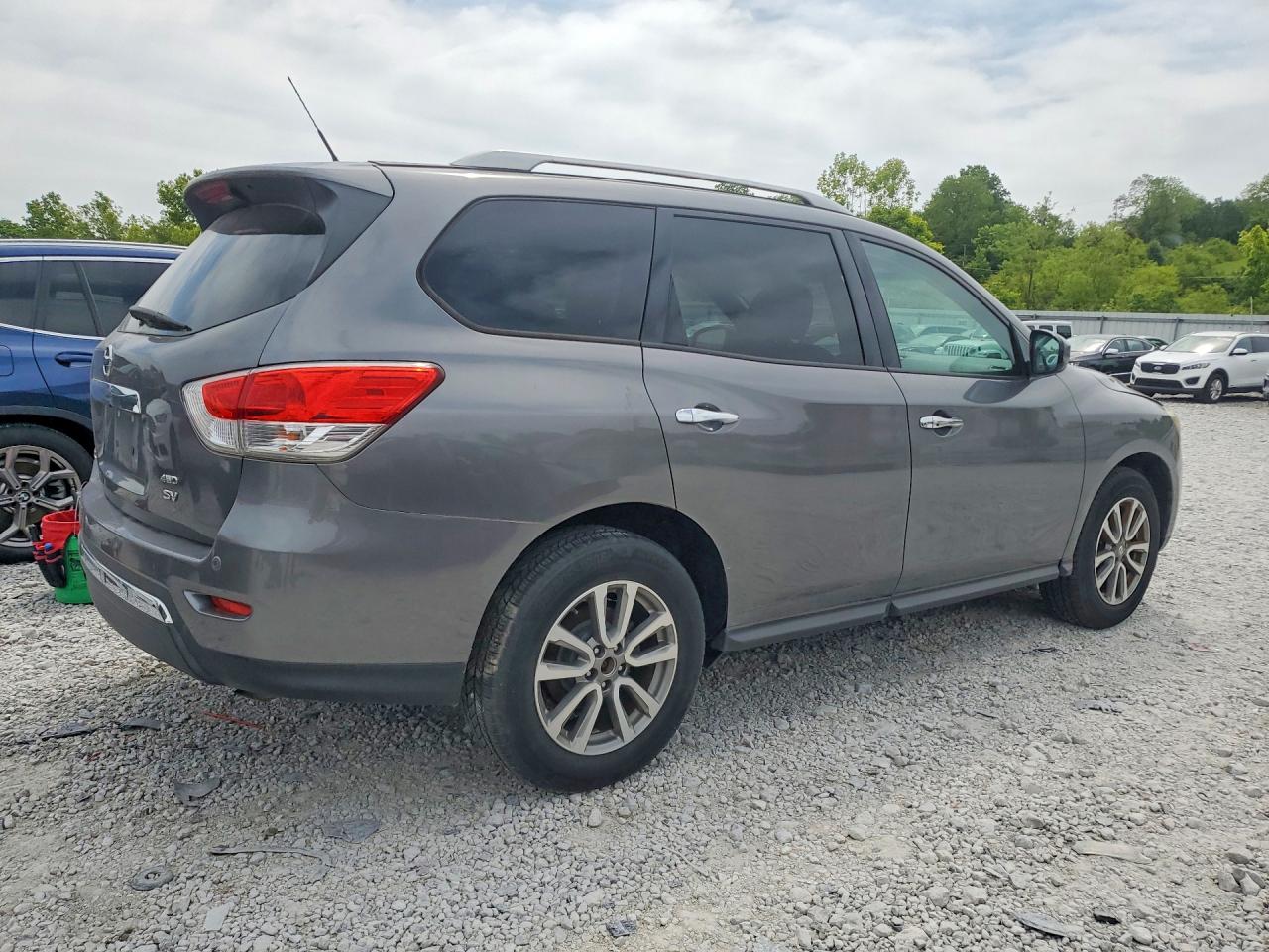 Nissan Pathfinder Sv