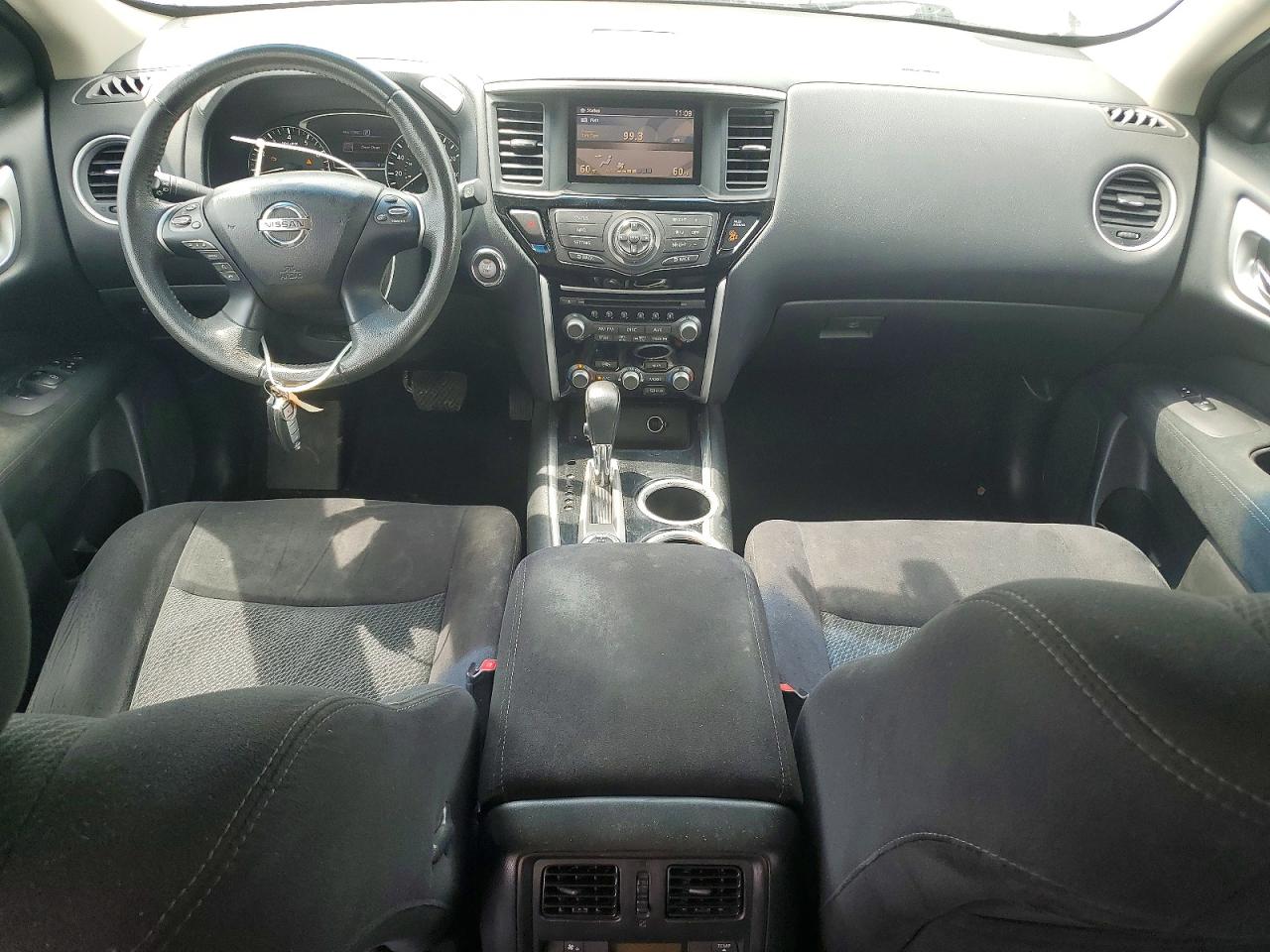 Nissan Pathfinder Sv