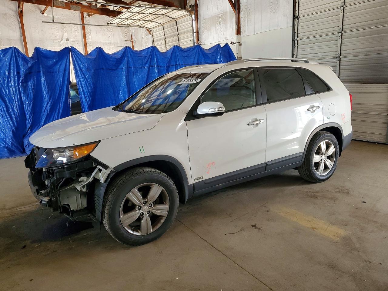 Salvage Kia Sorento Image