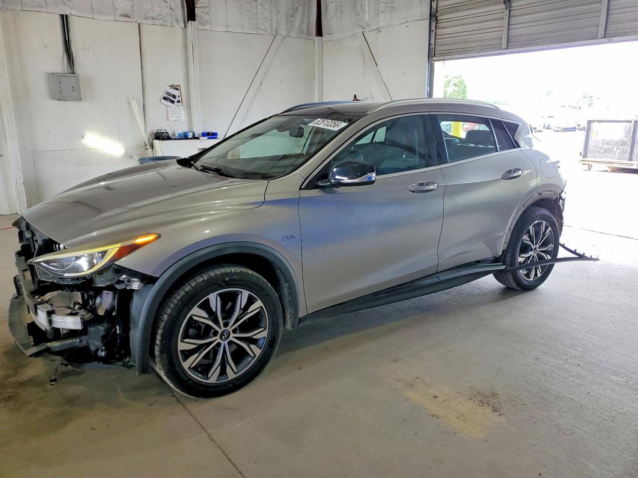 Salvage INFINITI Qx Image