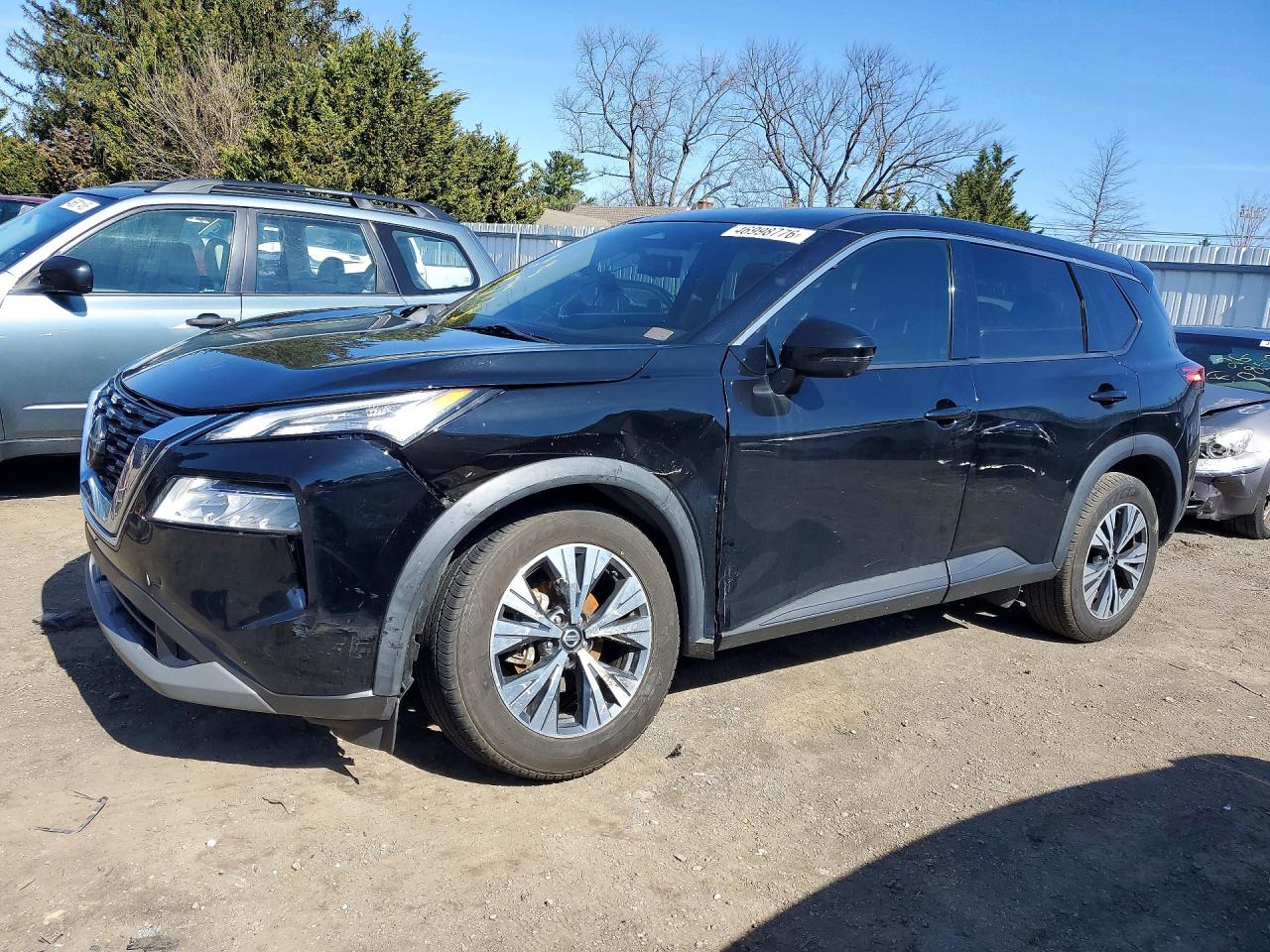 Salvage Nissan Rogue Image