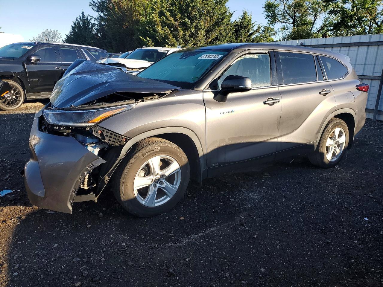 Salvage Toyota Highlander Image
