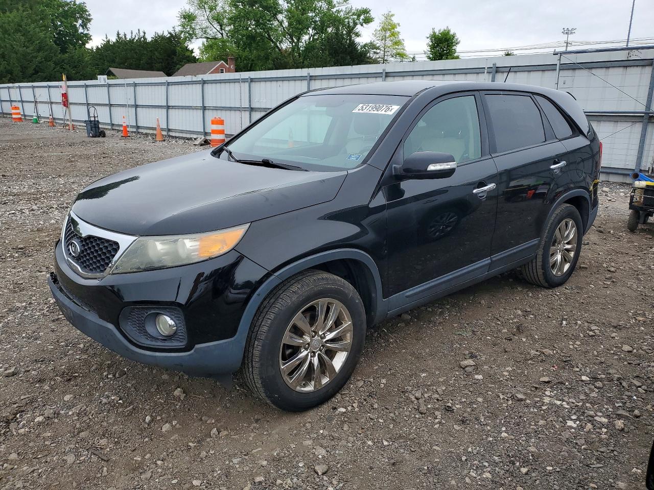 Salvage Kia Sorento Image