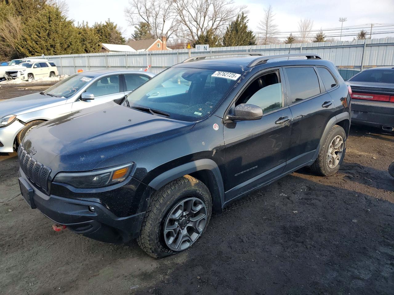 Salvage Jeep Cherokee Image
