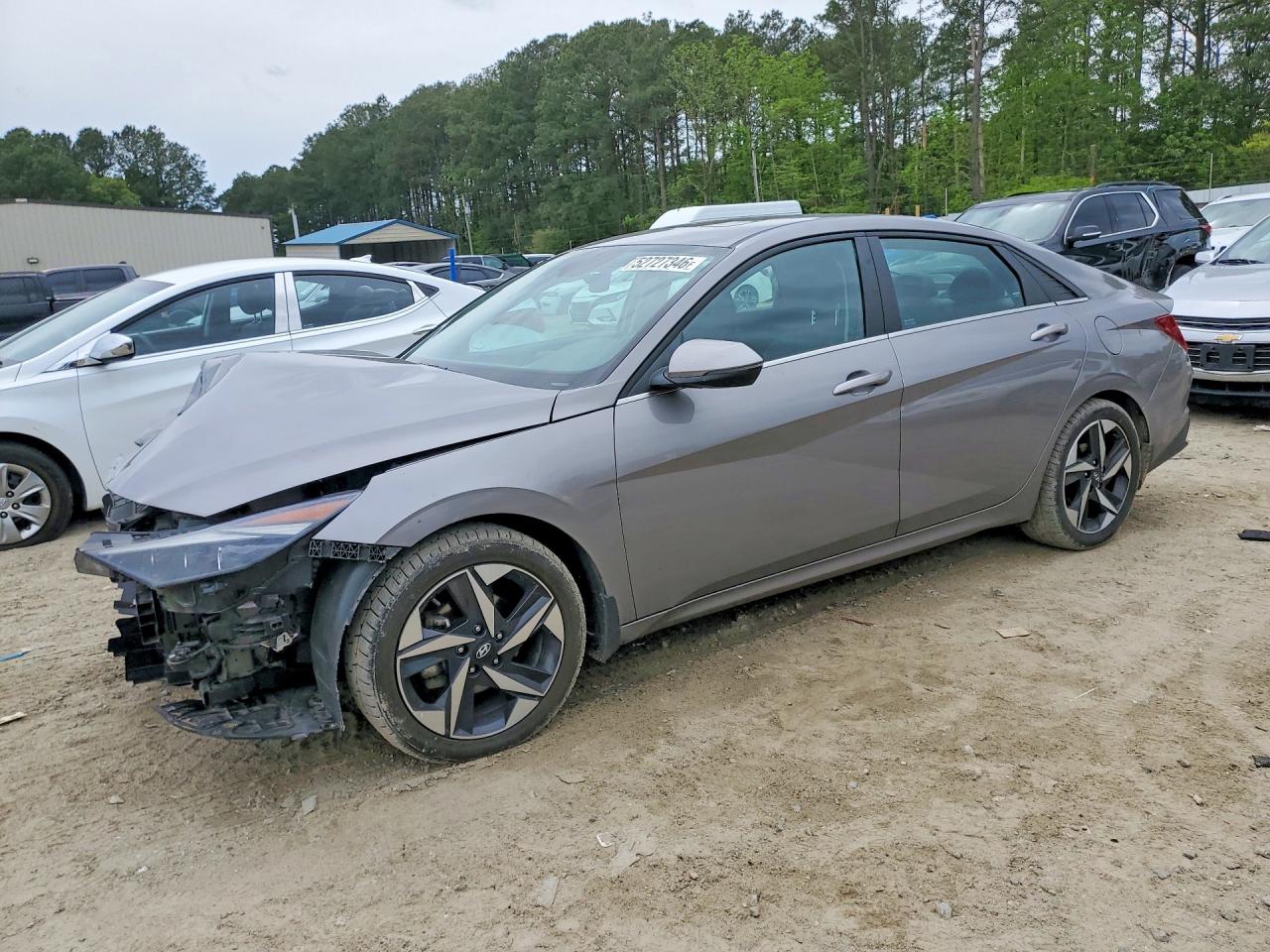 Salvage Hyundai ELANTRA Image