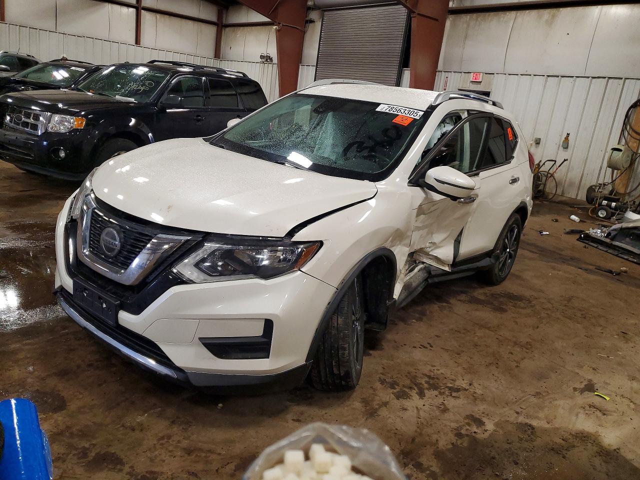 Salvage Nissan Rogue Image