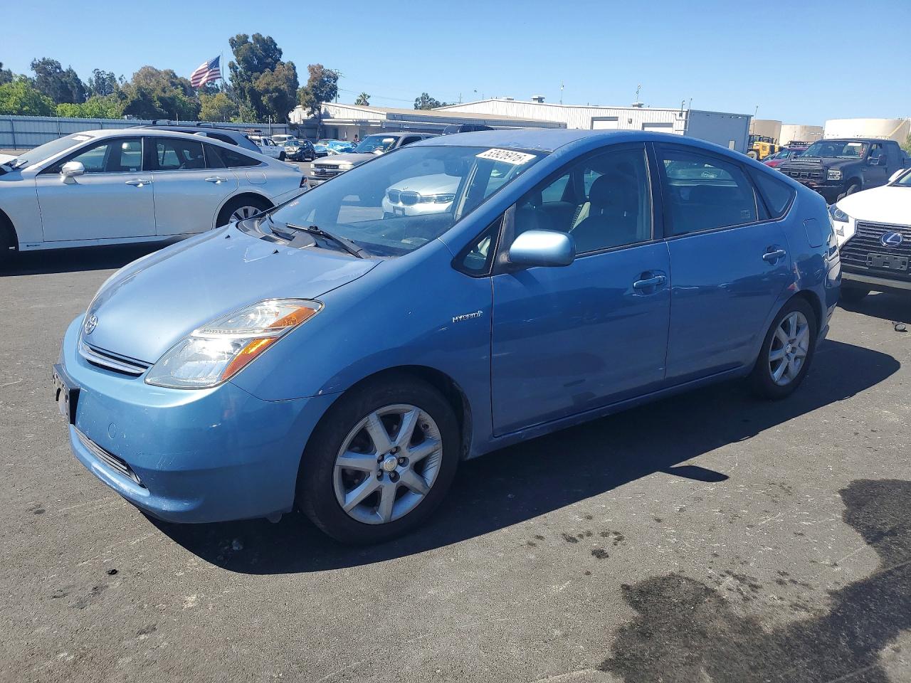 Salvage Toyota Prius Image