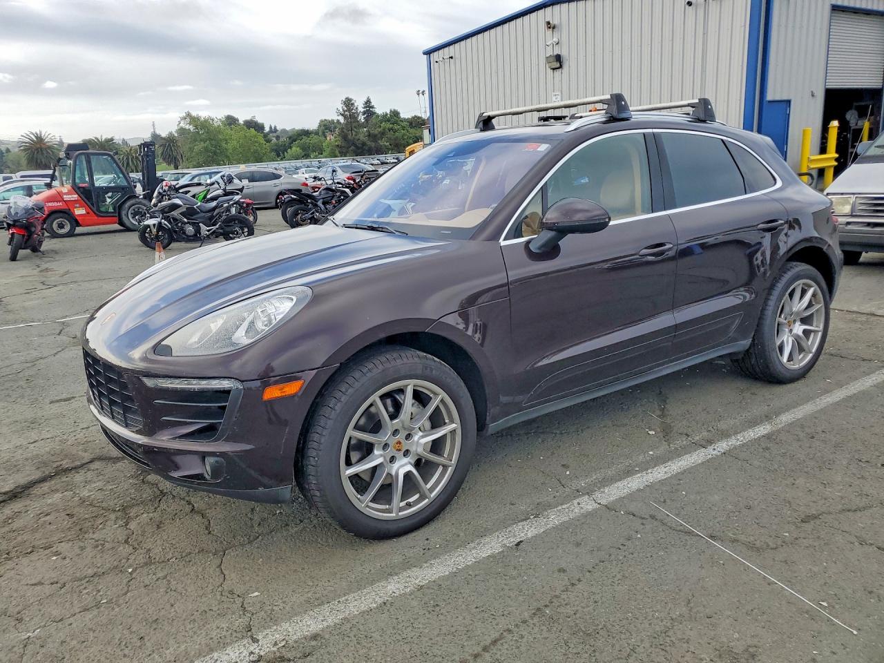 Salvage Porsche Macan Image