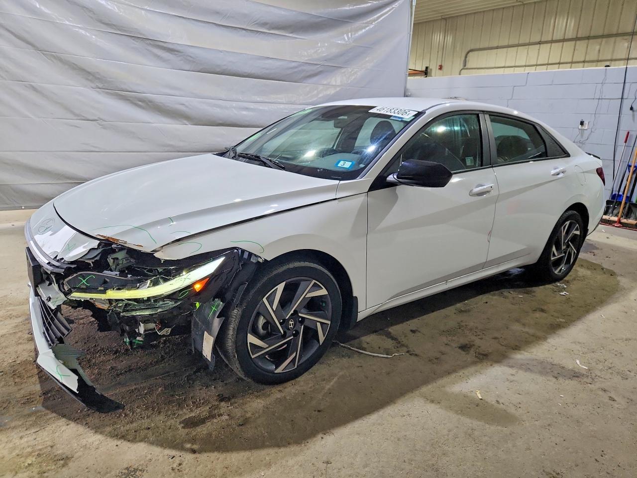 Salvage Hyundai ELANTRA Image