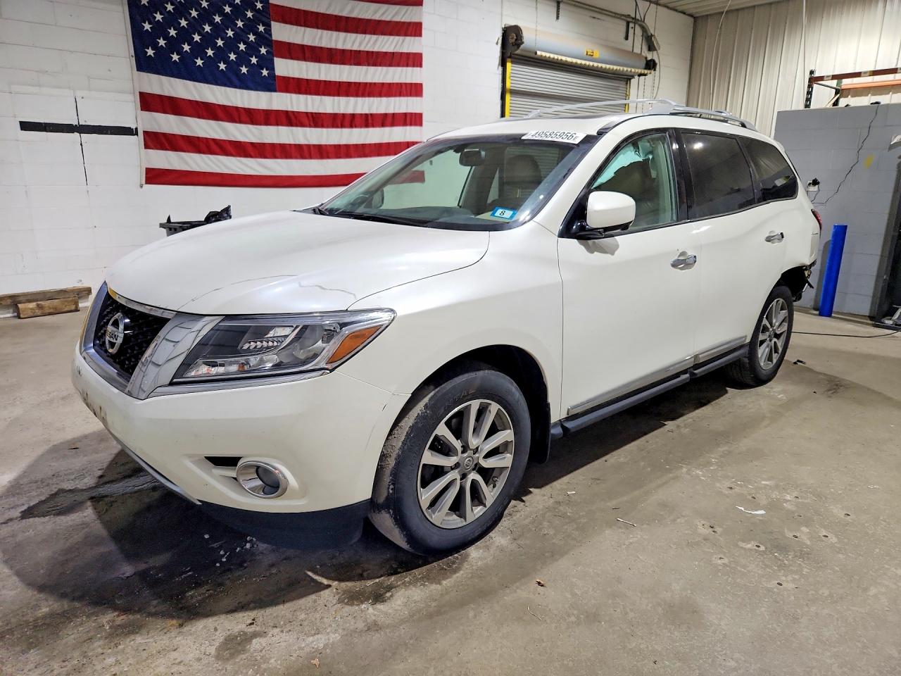 Salvage Nissan Pathfinder Image