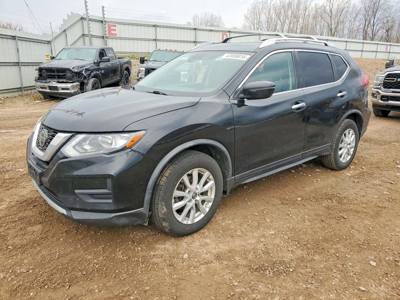 Salvage Nissan Rogue Image