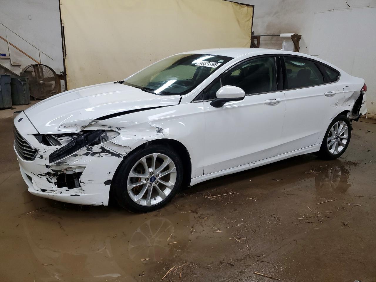 Salvage Ford Fusion Image
