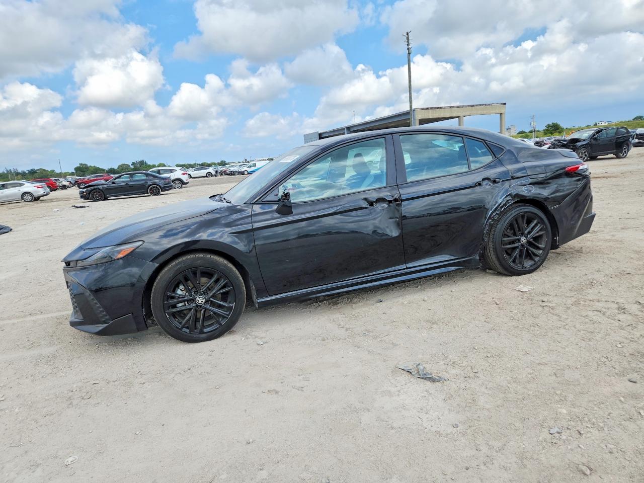Salvage Toyota Camry Image