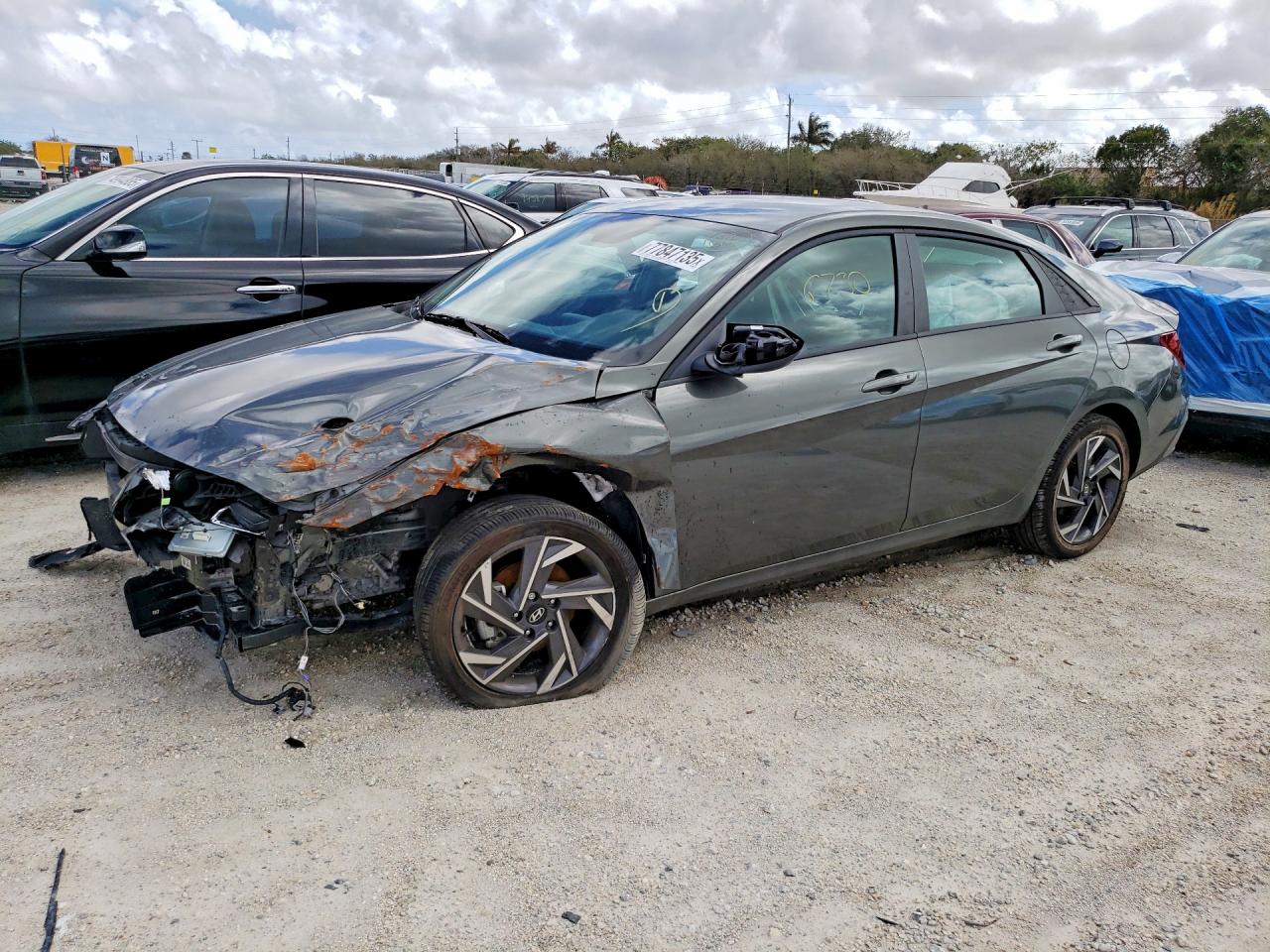 Salvage Hyundai ELANTRA Image