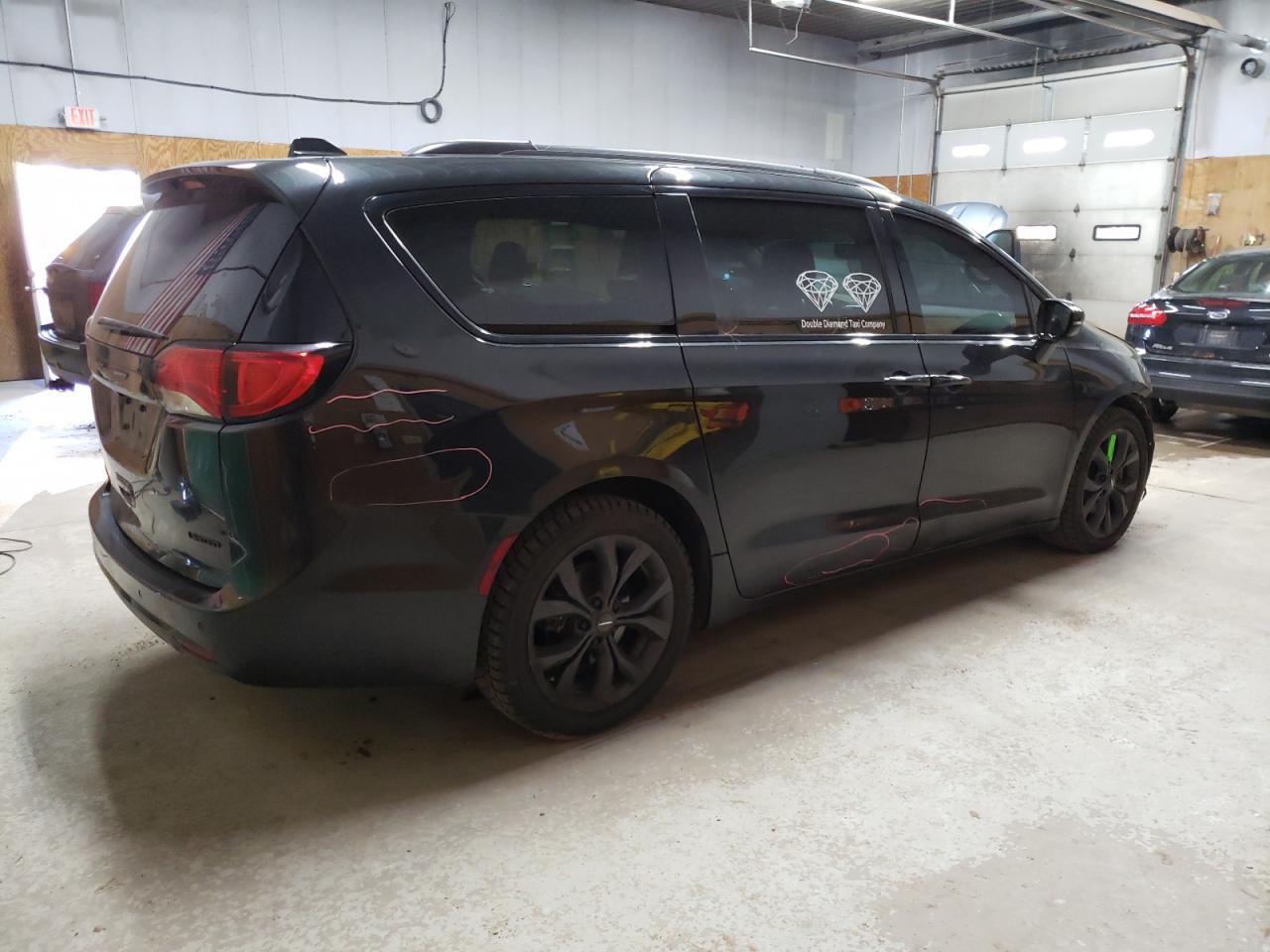 Chrysler Pacifica Limited