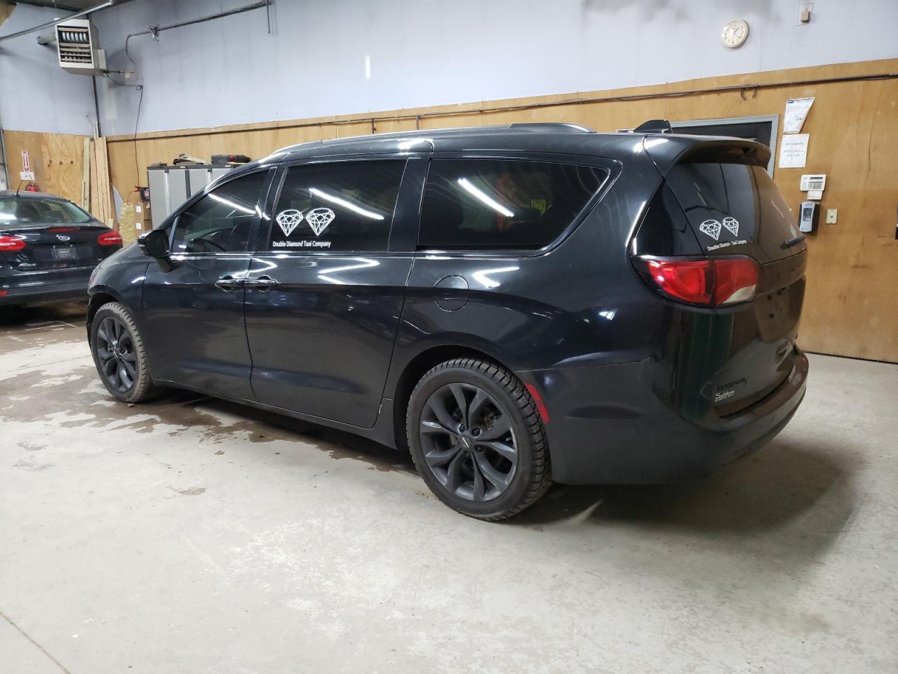 Chrysler Pacifica Limited