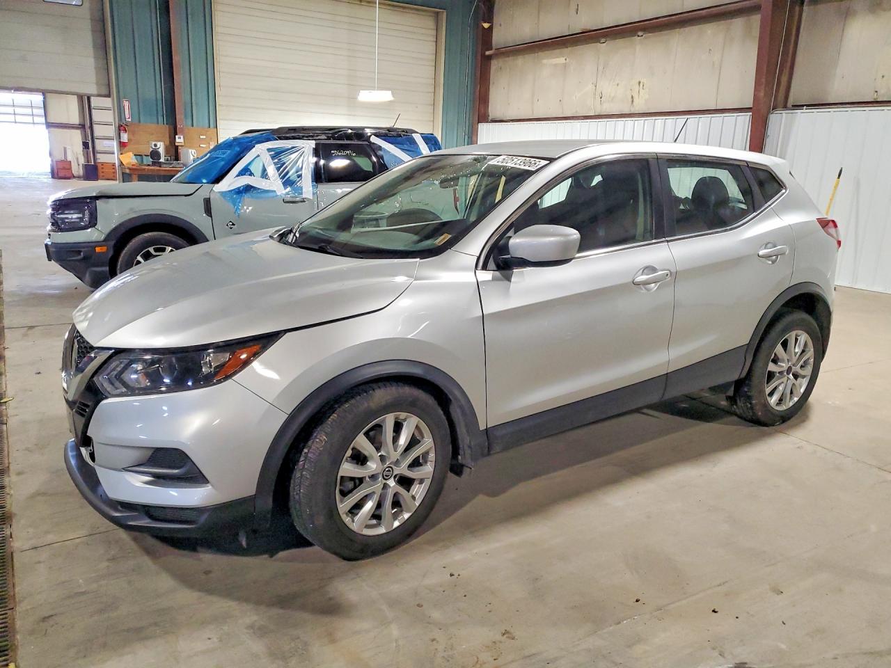 Salvage Nissan Rogue Image