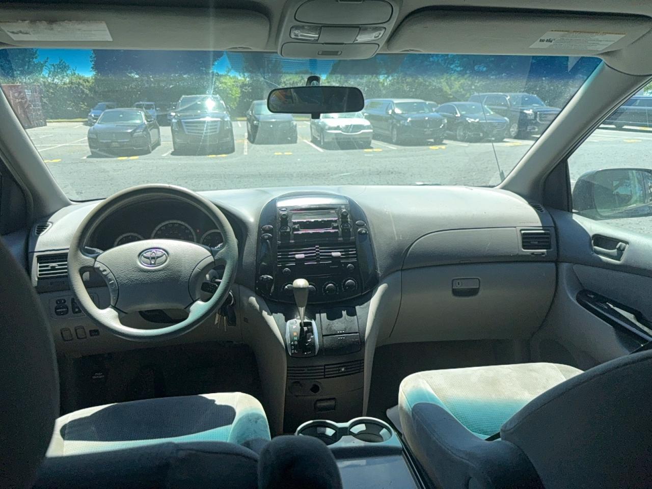 Toyota Sienna Le 7 Passenger
