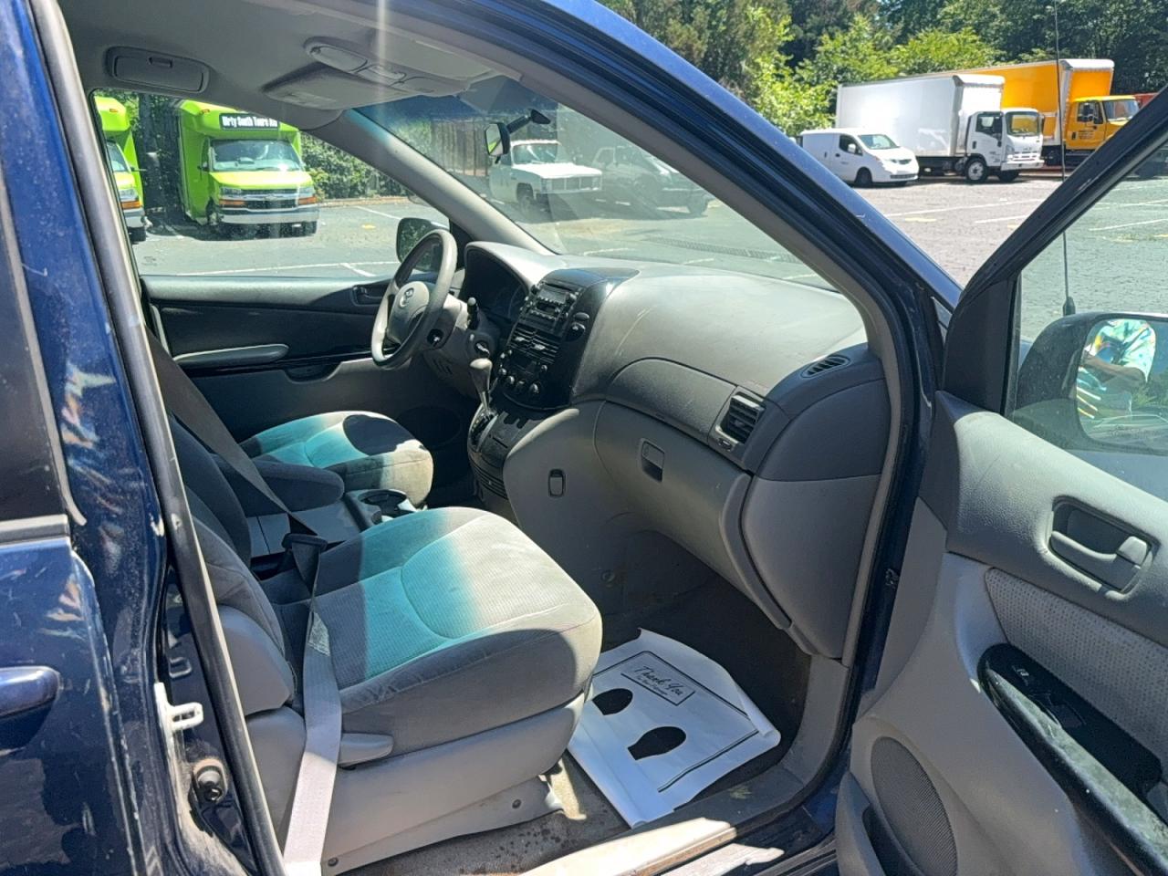 Toyota Sienna Le 7 Passenger