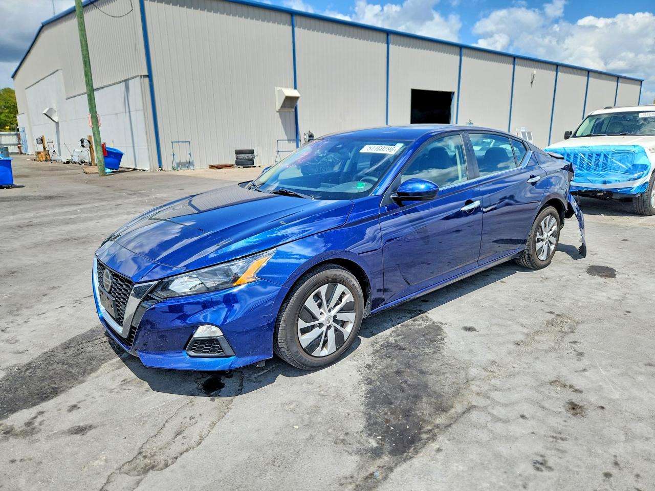 Salvage Nissan Altima Image