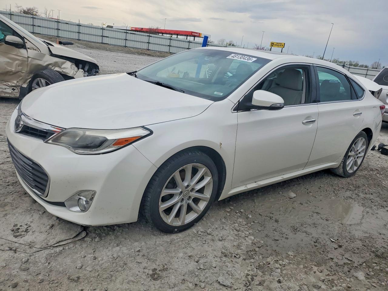 Salvage Toyota Avalon Image
